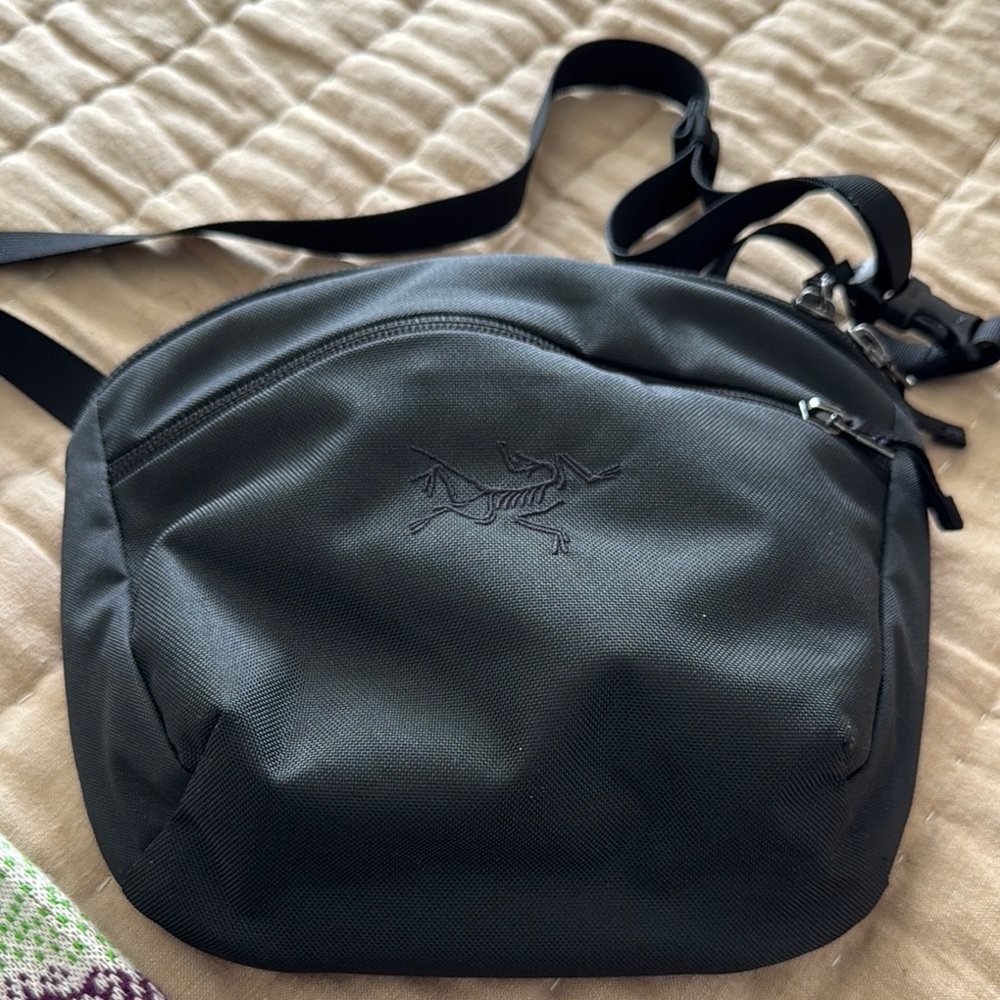 Arc'teryx Black Mantis Crossbody Bag